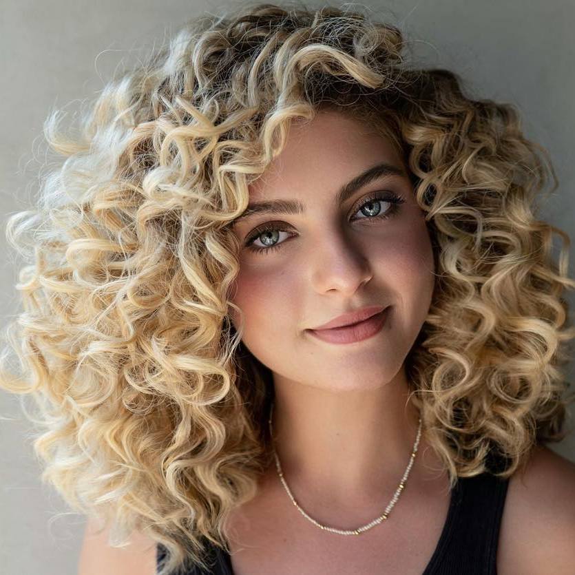 Voluminous Curls for Round Faces