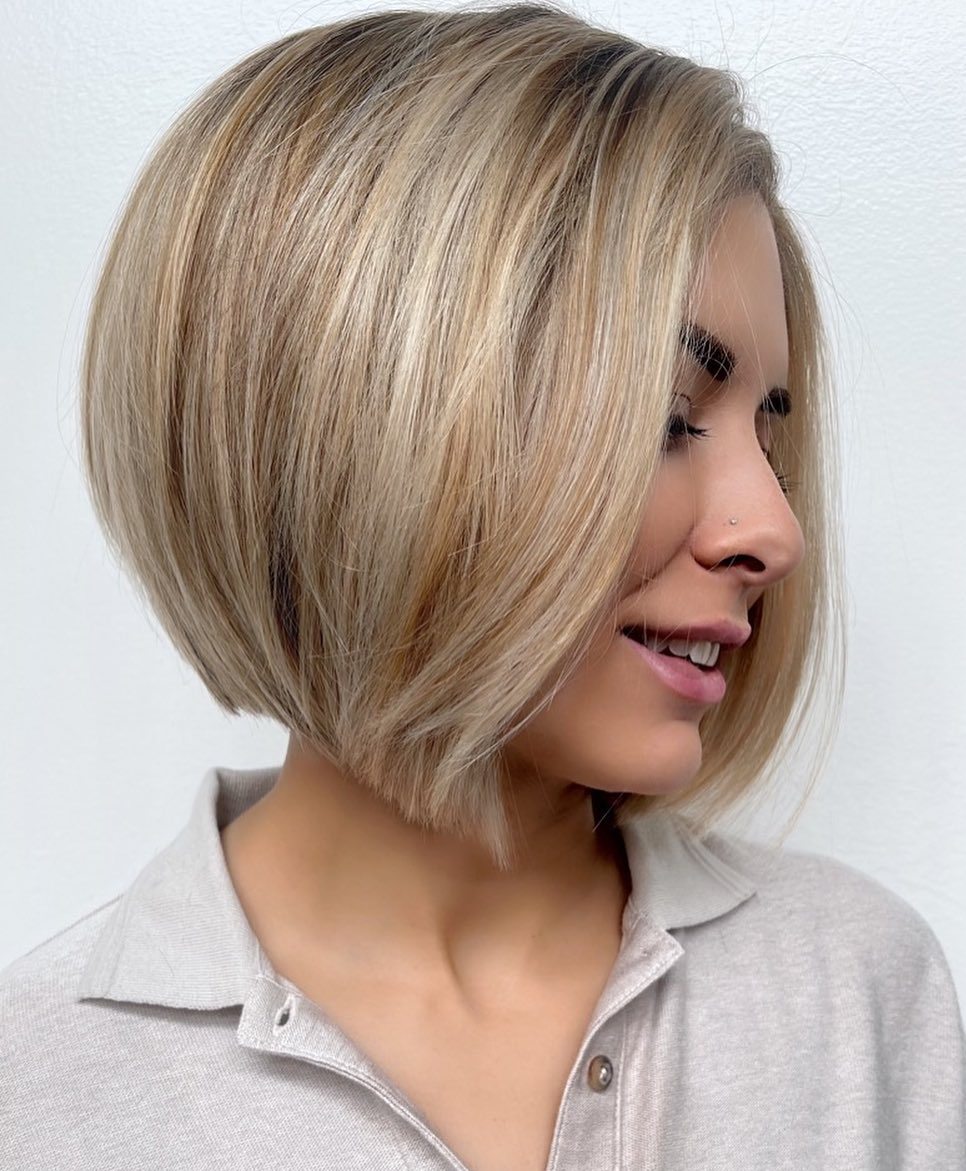 Inverted Rounded Bob for Straight Hair